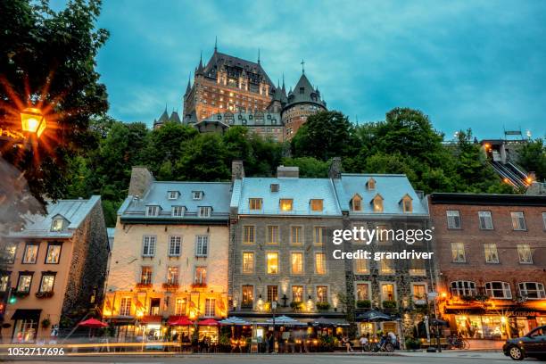 chateau frontenac hotel in quebec stad, québec, canada - historische wijk stockfoto's en -beelden