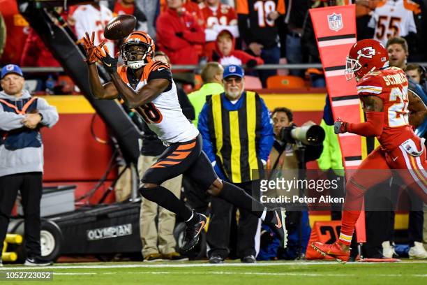 Green of the Cincinnati Bengals makes a catch during the first half of the game against the Kansas City Chiefs at Arrowhead Stadium on October 21,...