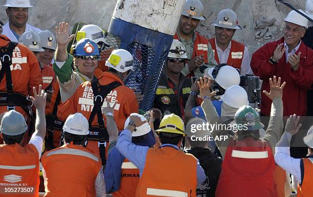 7 719 Miners Rescue Stock Photos High Res Pictures And Images Getty 13-octobre-2010-sauvetage-de-la-mine-de-copiap-au-chili-et-les-33