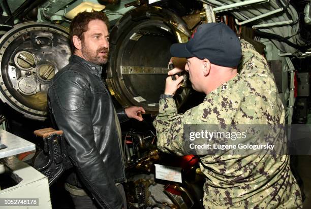 Gerard Butler Visits Stock-Fotos und Bilder - Getty Images
