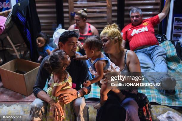 Honduran migrant family taking part in a caravan heading to the US, rest on their arrival to Huixtla, Chiapas state, Mexico, on October 22, 2018. -...