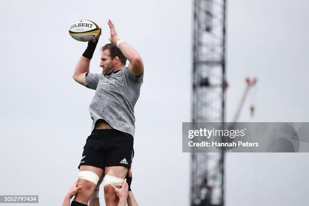 Kieran Read runs through lineout drills during a New Zealand All Blacks training session on October 23, 2018 in Tokyo, Japan.