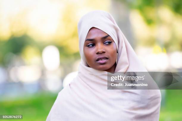 muslim black young woman - beautiful nigerian women stock pictures, royalty-free photos & images