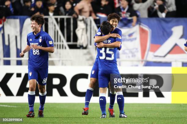 Jo Sung-Jin of Suwon Samsung Bluewings celebrates after scoring a second goal during the AFC Champions League semi final second leg match between...