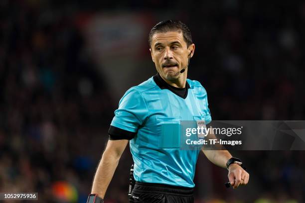 Referee Milorad Mazic looks on during the Group B match of the UEFA Champions League between PSV and FC Internazionale at Philips Stadion on October...