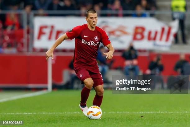 Stefan Lainer of FC Salzburg controls the ball during the UEFA Europa League Group B match between FC Salzburg and Celtic at Red Bull Arena...