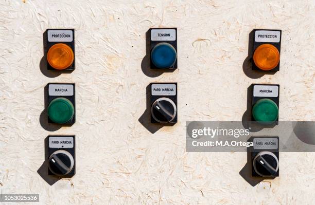 botonera de maquinaria agrícola - interruptor de palanca fotografías e imágenes de stock