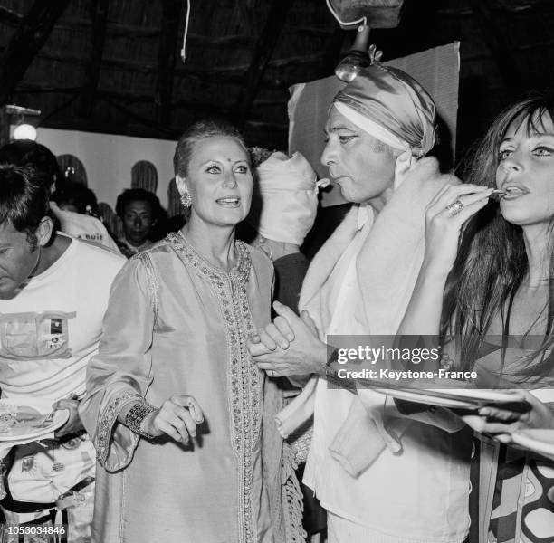 Michèle Morgan et Eddie Barclay déguisés à la soirée, à Saint-Tropez, France, le 14 août 1967.