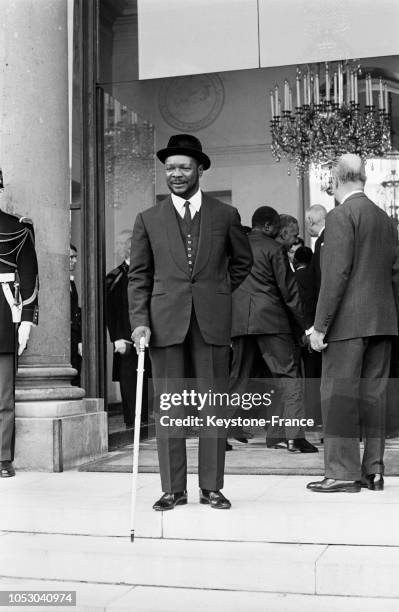 Le colonel Bokassa, président de la République centrafricaine, photographié sur le perron de l'Elysée, à Paris, France, le 24 septembre 1967.