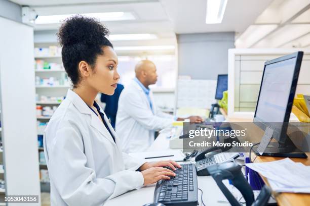 niemand werkt harder dan degenen die redt levens - medisch dossier stockfoto's en -beelden