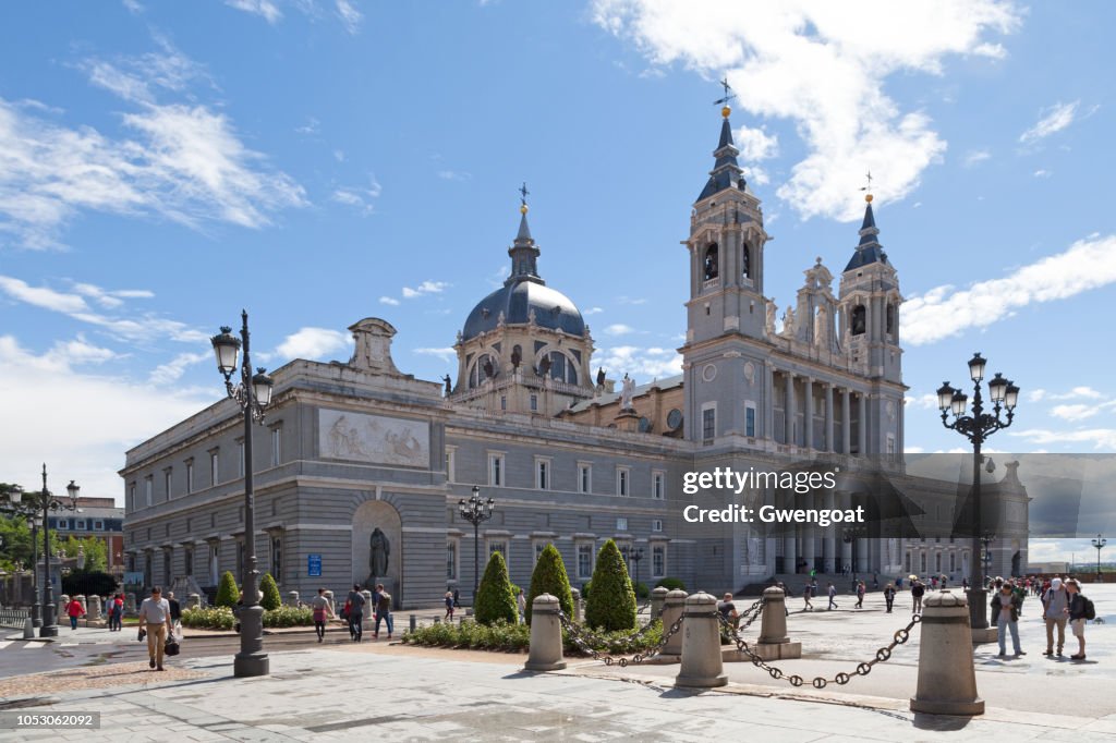 Almudena kathedraal in Madrid