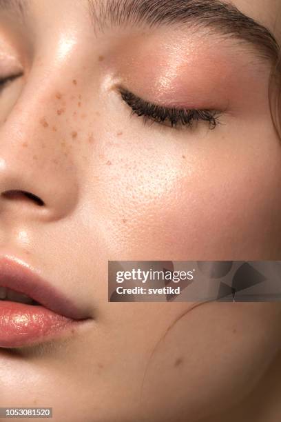 serene schoonheid - beauty skin woman stockfoto's en -beelden