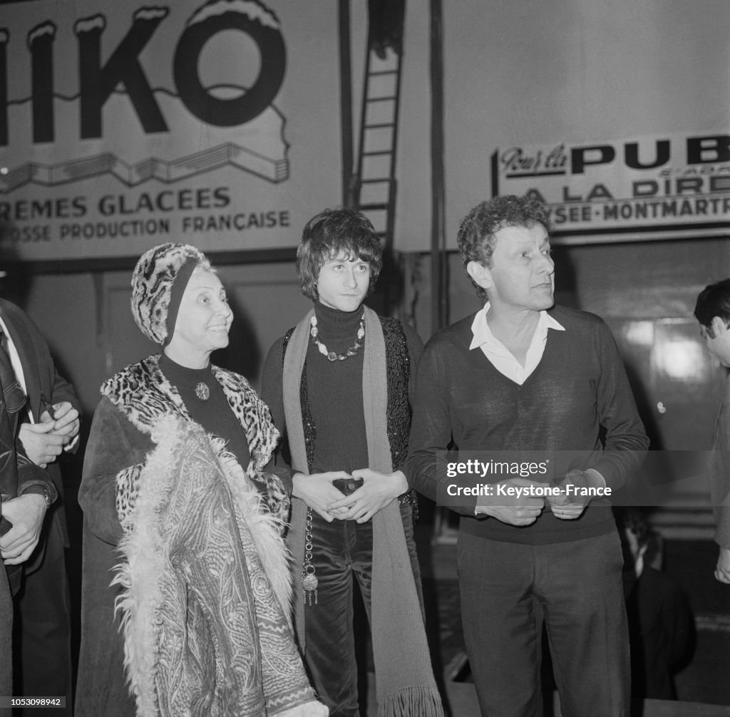 Madeleine Renaud et JeanLouis Barrault entourant Michel Polnareff... News Photo Getty Images Madeleine Renaud et JeanLouis Barrault entourant Michel Polnareff... News Photo Getty Images