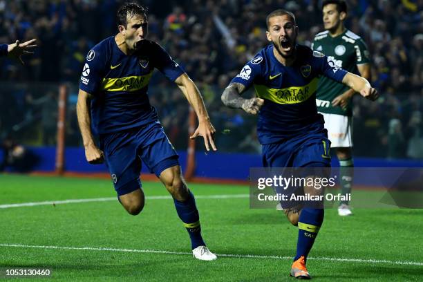 Dario Benedetto of Boca Juniors celebrates after scoring the first goal of his team during the Semi Final first-leg match between Boca Juniors and...