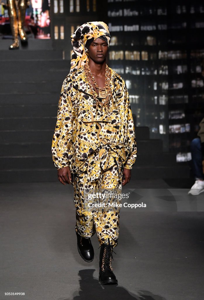 Moschino x H&M - Runway