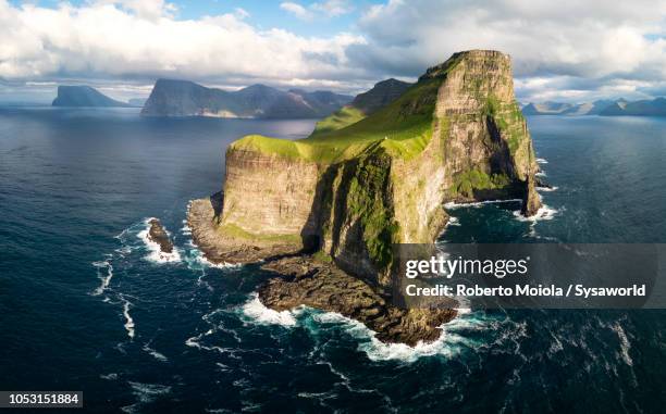 aerial view of cliffs, kalsoy island, faroe islands - lighthouse reef fotografías e imágenes de stock