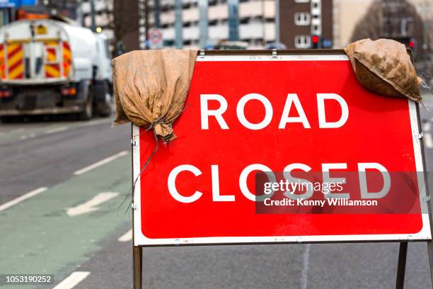 creative brief - travel time - wegenbouw stockfoto's en -beelden