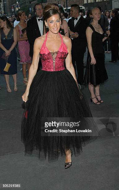 Sarah Jessica Parker during 2004 CFDA Fashion Awards - Outside Arrivals at New York Public Library in New York City, New York, United States.