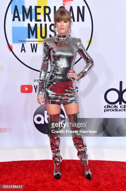 Taylor Swift attends the 2018 American Music Awards at Microsoft Theater on October 09, 2018 in Los Angeles, California.
