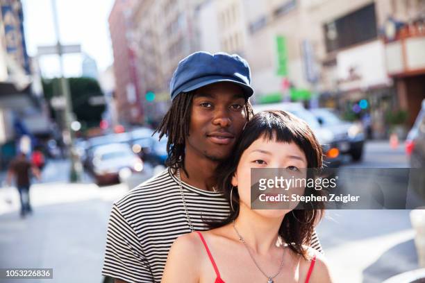 portrait of a young couple - verliefd worden stockfoto's en -beelden