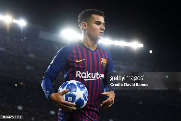 Philippe Coutinho of FC Barcelona looks on during the Group B match of the UEFA Champions League between FC Barcelona and FC Internazionale at Camp...
