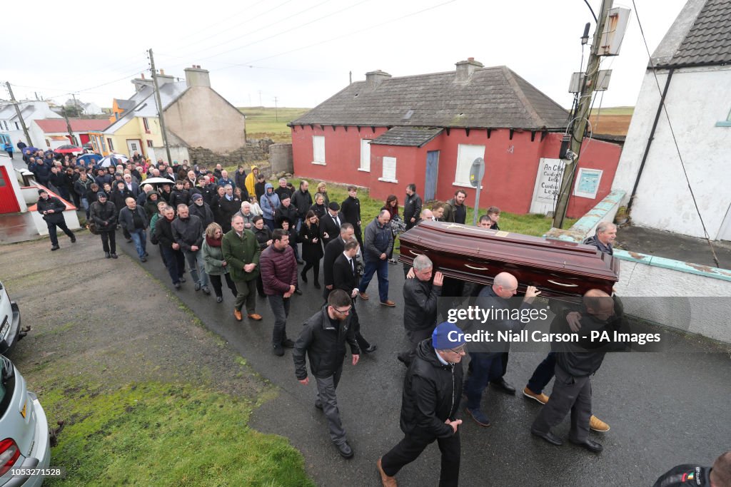 Patsy Rodgers The coffin of Ireland's last king, Patsy Dan Rodgers, makes it way to ...