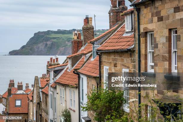 row houses - robin hood's bay imagens e fotografias de stock