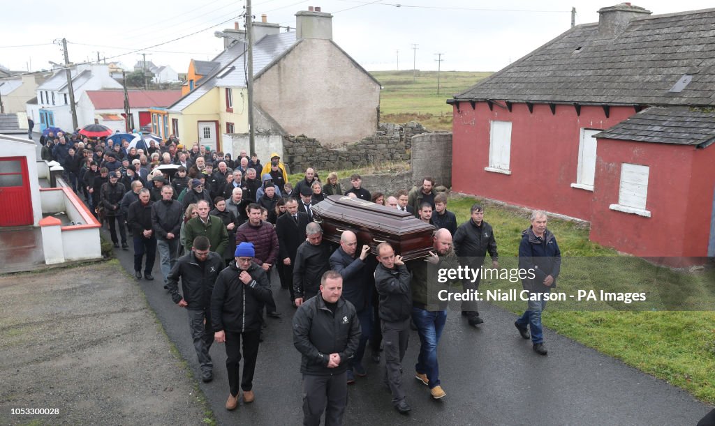 Patsy Rodgers The coffin of Ireland's last king, Patsy Dan Rodgers, makes it way to ...