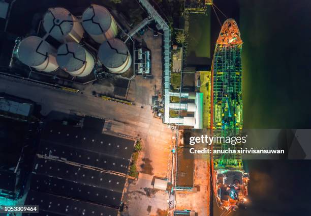 aerial view oil tank in the refinery at night, chon buri, thailand. - oil tank 個照片及圖片檔