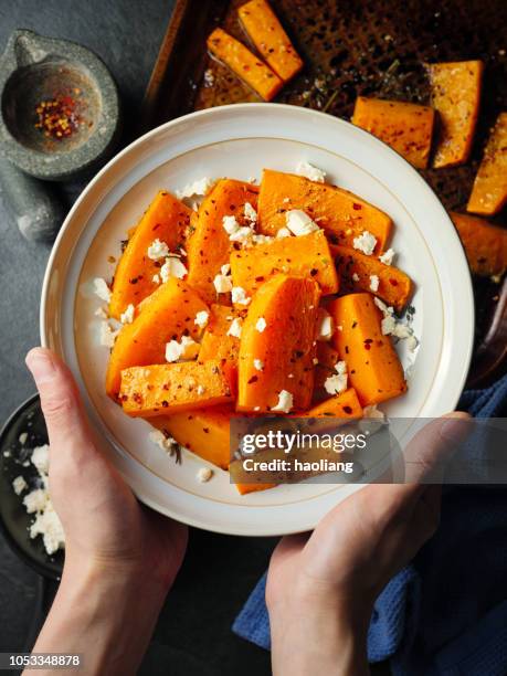roasted butternut squash with feta cheese - abóbora menina cucúrbita imagens e fotografias de stock