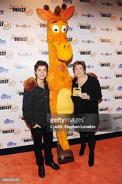 Actor Jake Austin, Toys "R" Us mascot Geoffrey the Giraffe, and U.S. Fund for UNICEF President and CEO Caryl Stern attend Trick-or-Treat for UNICEF...