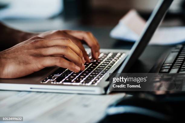close up of man typing on laptop - e mail imagens e fotografias de stock