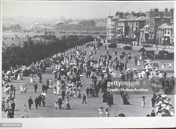 Crowds on the promenade at Southsea, England, 1900.