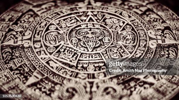 ancient aztec calendar coin - ancient civilisation fotografías e imágenes de stock