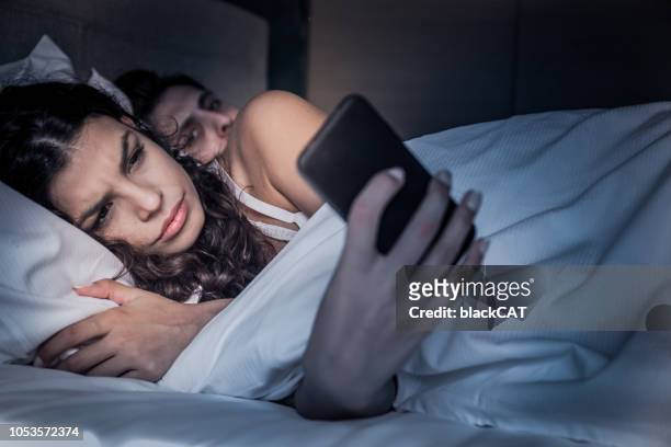 celos en una relación - cheating wife fotografías e imágenes de stock