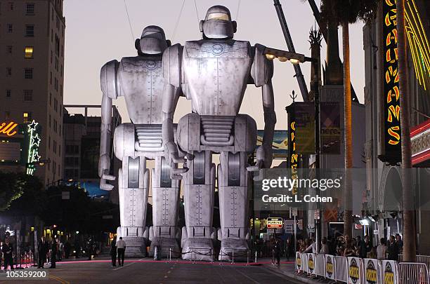 Atmosphere during "Sky Captain and the World of Tomorrow" Los Angeles Premiere - Red Carpet at Grauman's Chinese Theatre in Hollywood, California,...