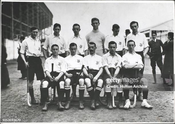 Winners of the 1908 Olympics in London: Hockey, N.I. Wood, L.C. Baillou, H.S. Freeman, A.F. Noble, E.W. Page, J.Y. Robinson, E. Green, R.G. Kidmore,...