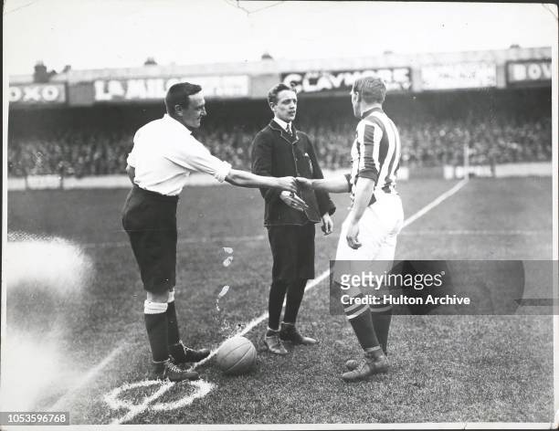 Tottenham Hotspurs V West Bromwick AlbionDan Steel and Jesse Pennington shake hands. Referee H.G. Yates. 9.9.1911.