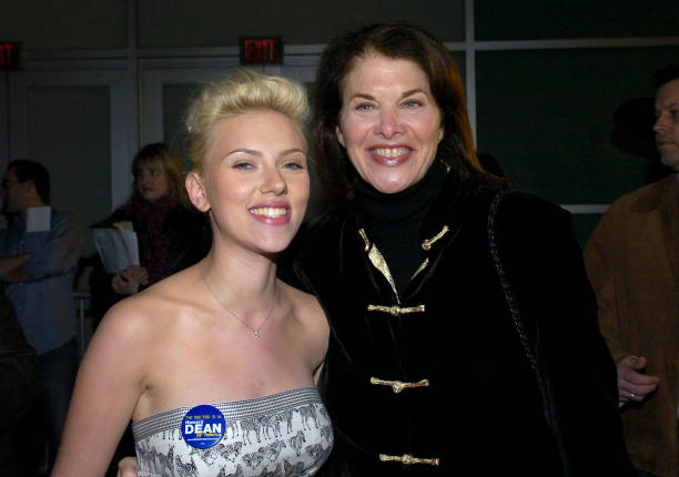 Scarlett Johansson and Paramount's Sherry Lansing during "The Perfect Score" Premiere - Red Carpet at Cinerama Dome in Hollywood, California, United...