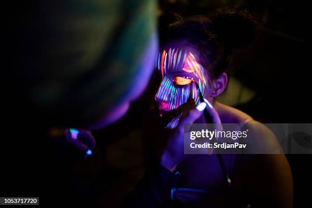 glow-in-the-dark makeup - model backstage stock pictures, royalty-free photos & images