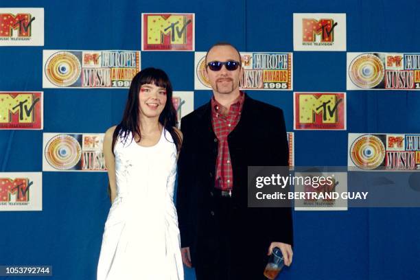 Icelandic pop star Bjork poses with guitar player of the Irish group U2 The Edge on November 23, 1995 after receiving the Europe Music Awards for...
