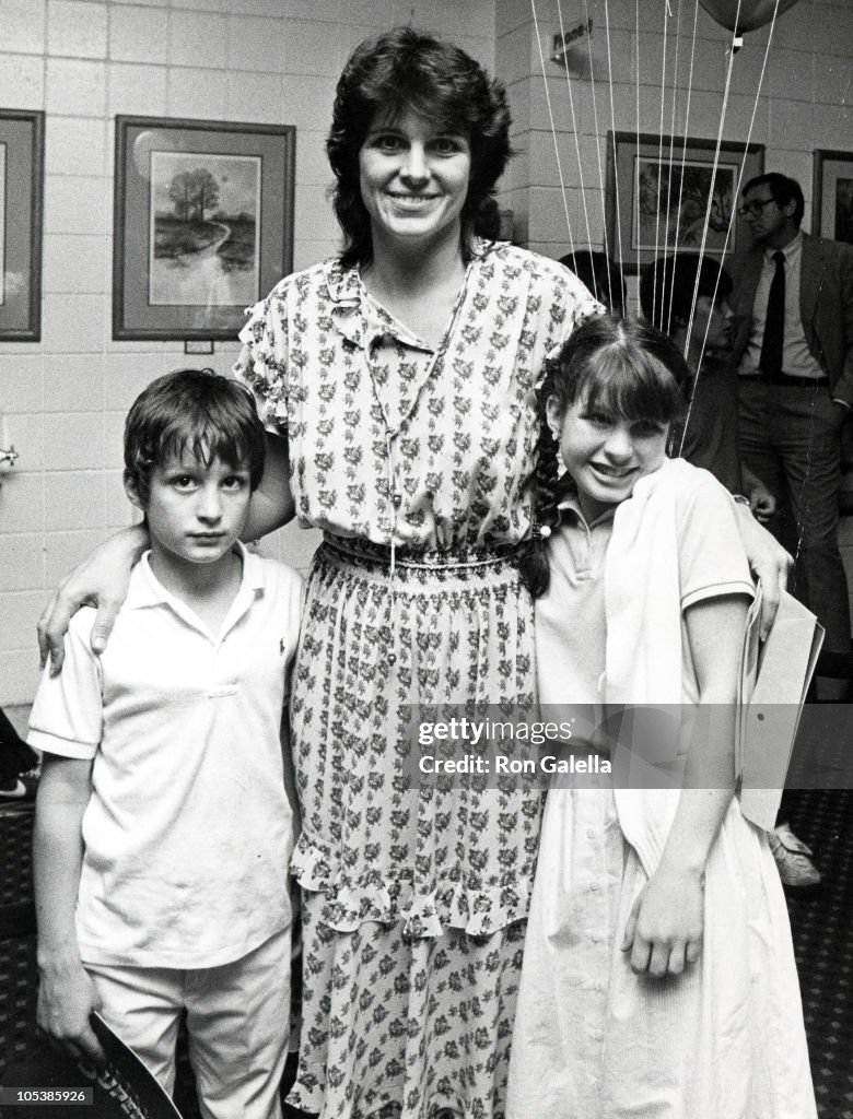 Susan Saint James with children Harmony and Sunshine News Photo - Getty ...