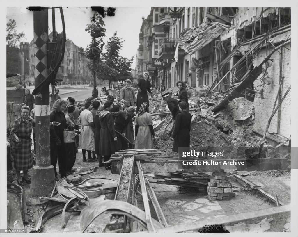 German Women Squad Prepare for Day's Work