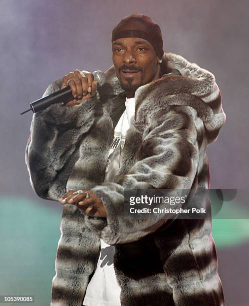 Snoop Dogg performs "Drop It Like It's Hot" during Spike TV's 2nd Annual "Video Game Awards 2004" - Show Hosted by Snoop Dogg at Barker Hangar in...