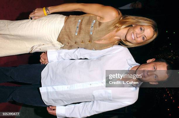 Sheryl Crow and Lance Armstrong during "Meet the Fockers" Los Angeles Premiere - Red Carpet at Universal Amphitheatre in Los Angeles, California,...