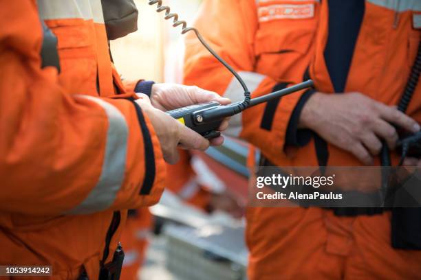 feuerwehrleute mit walkie-talkie rettungsaktion close up - rescue worker stock-fotos und bilder
