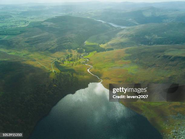 lough tay, co. wicklow, irland. - verwaltungsbezirk county wicklow stock-fotos und bilder