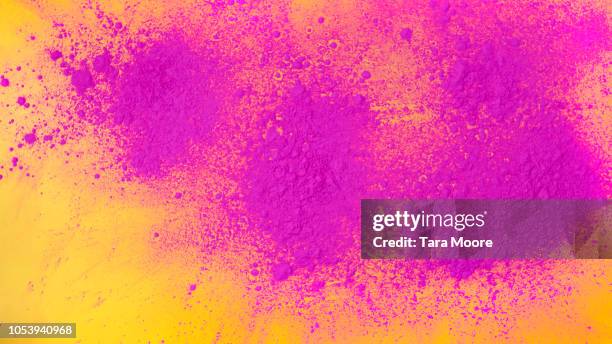 splashes on pink powder paint on yellow background - rosa brillante stock-fotos und bilder