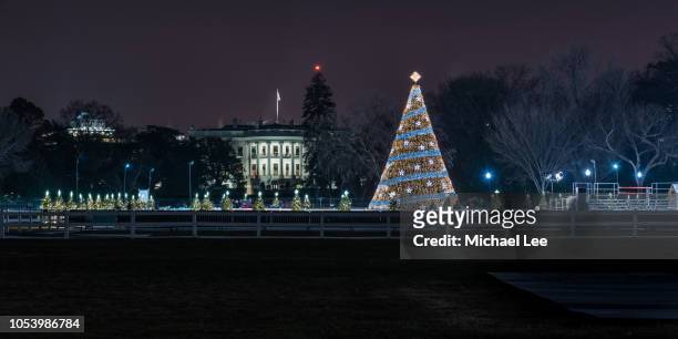 white house and national christmas tree - washington, dc - white house night stock pictures, royalty-free photos & images