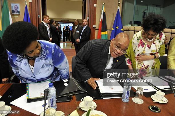 South African President Jacob Zuma , South African Defense Minister Lindiwe Sisulu and Foreign Minister Maite Nkoana-Mashabane arrive on September...